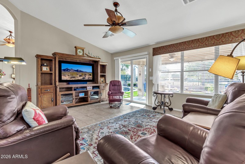 2202 S Duval-15_(2048)