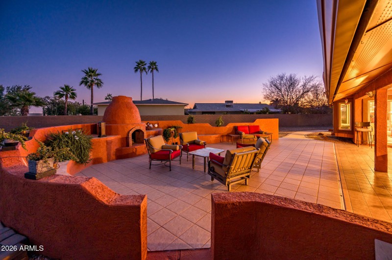 Dusk-illuminated Rear