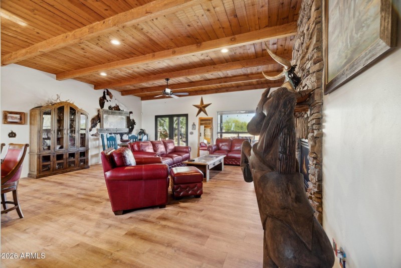 8-web-or-mls-39913-n-26th-st