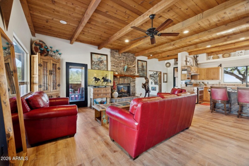 11-web-or-mls-39913-n-26th-st