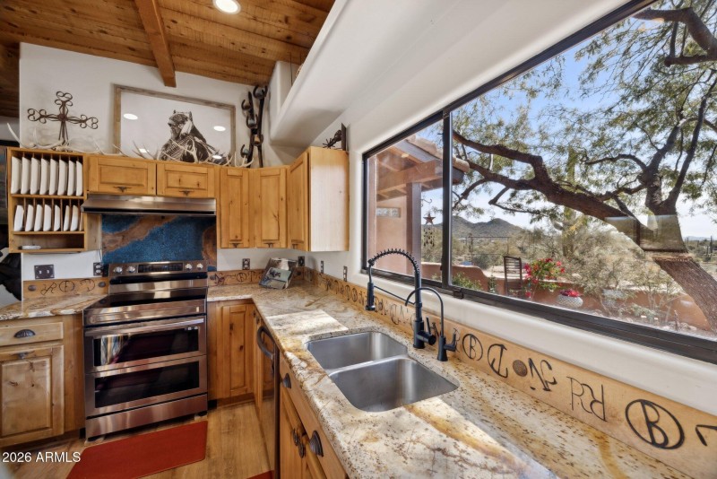 18-web-or-mls-39913-n-26th-st