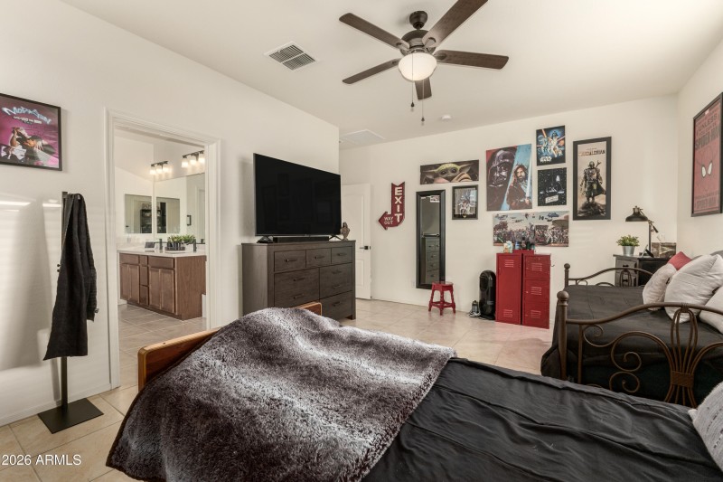 194th Master bedroom2