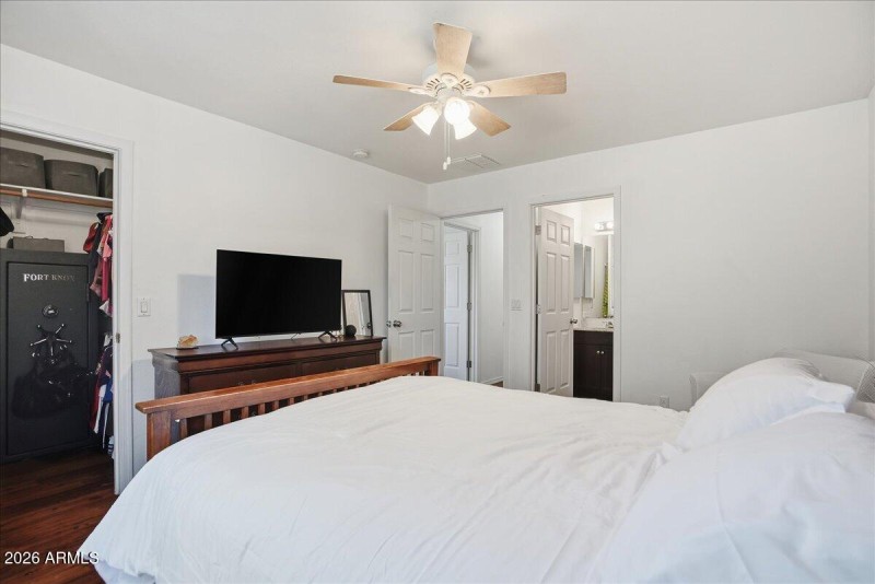 15-10330 N 86th Ave_RedHogMedia