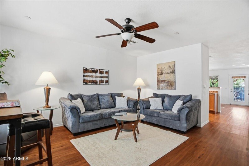 05-10330 N 86th Ave_RedHogMedia