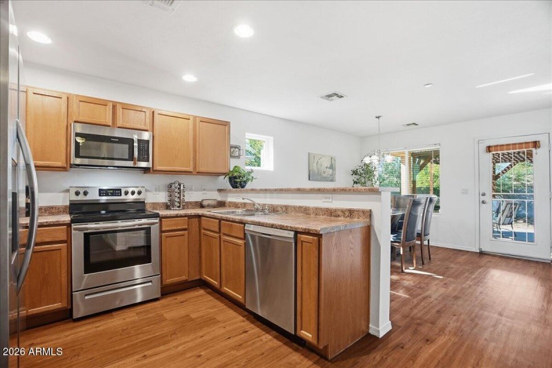 08-10330 N 86th Ave_RedHogMedia