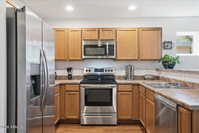 09-10330 N 86th Ave_RedHogMedia