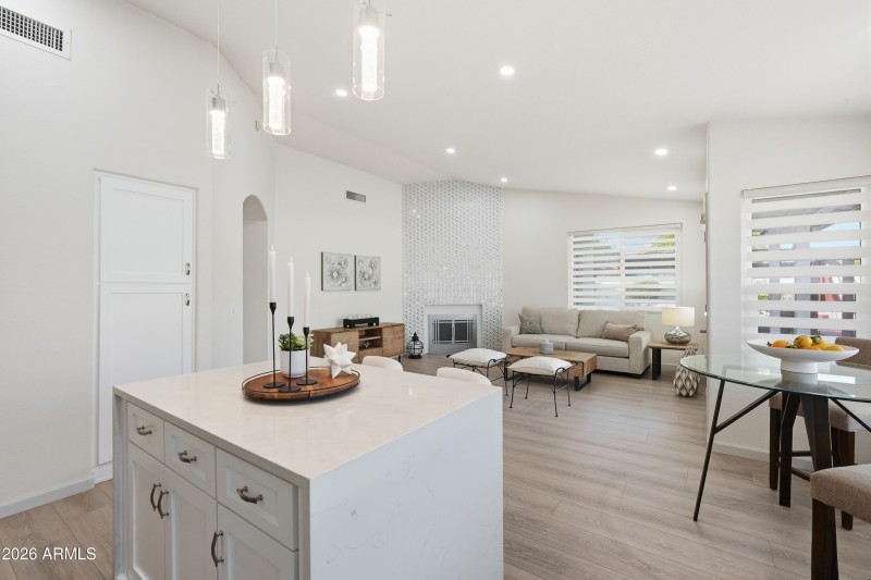 Kitchen/Family/Breakfast