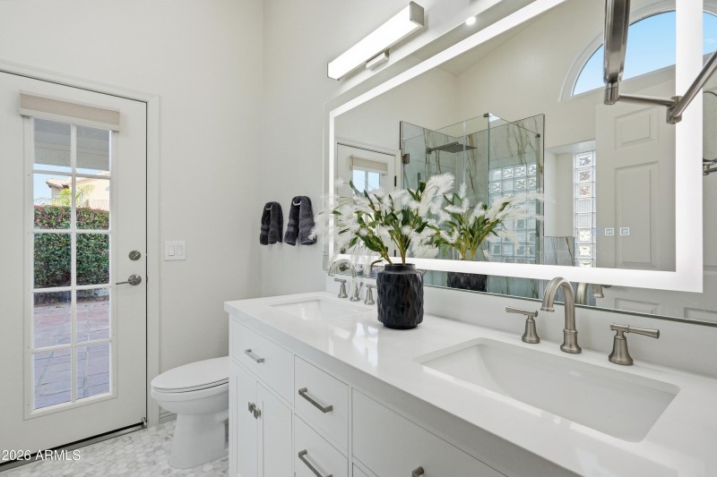 Primary Bathroom/LED mirror