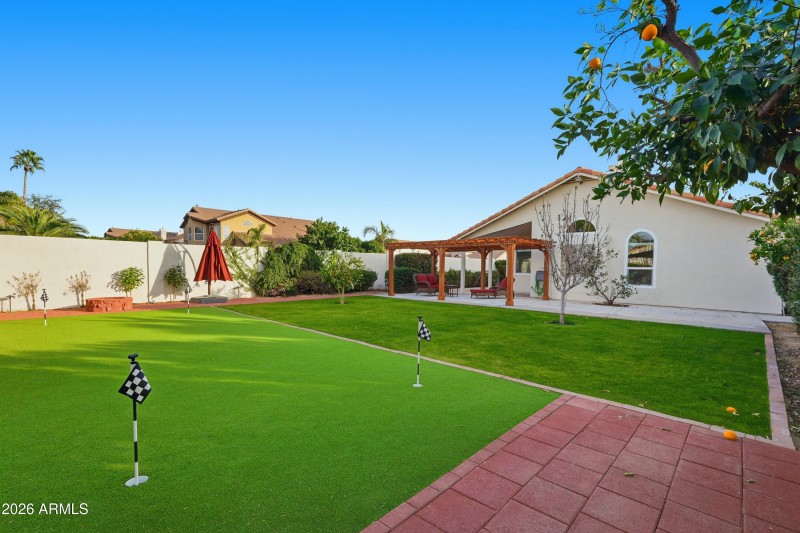 Backyard/Putting Green/Tifway Grass