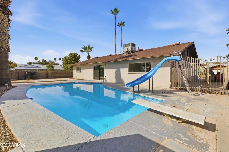 4813_W_Hayward_Ave_23