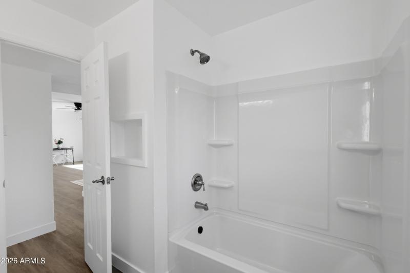 4813_W_Hayward_Ave_29