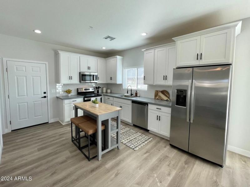 3bdbe5_3af933e210044176af585584698c512f~