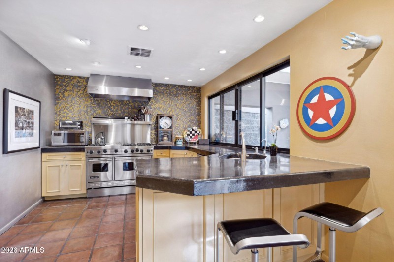 19-web-or-mls-146-e-mariposa-st