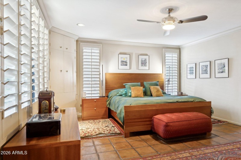 25-web-or-mls-146-e-mariposa-st