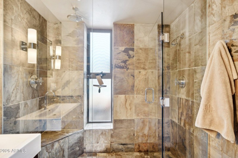 28-web-or-mls-146-e-mariposa-st