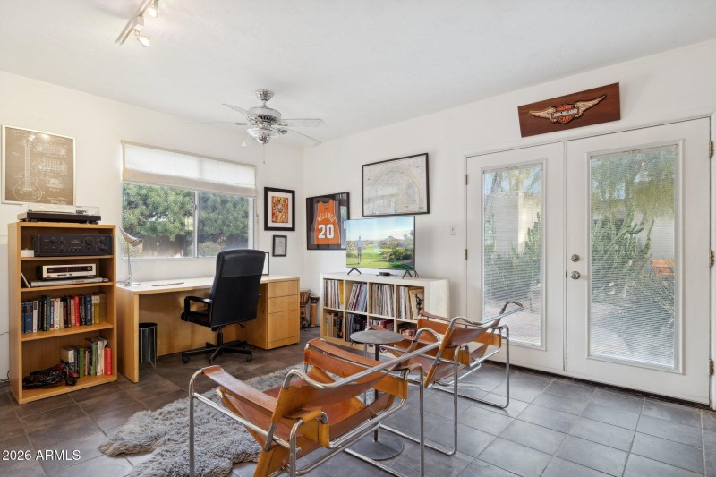 43-web-or-mls-146-e-mariposa-st