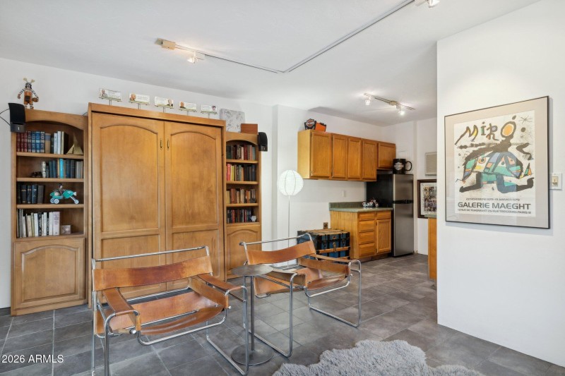 44-web-or-mls-146-e-mariposa-st