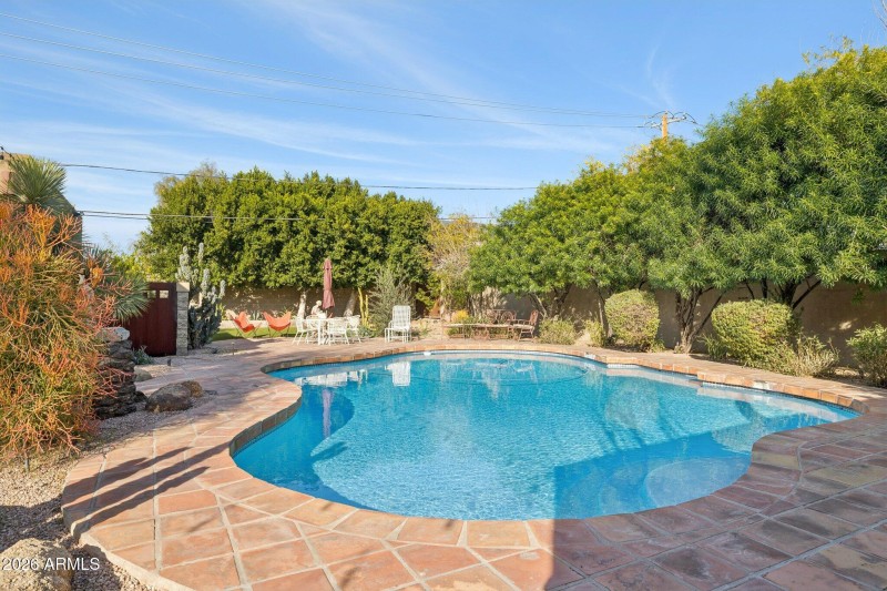 52-web-or-mls-146-e-mariposa-st