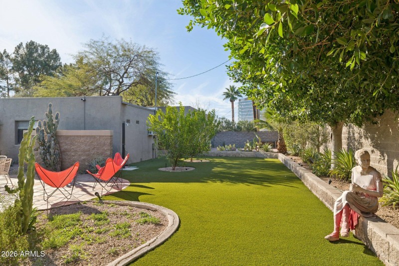 55-web-or-mls-146-e-mariposa-st