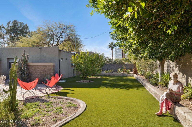 69-web-or-mls-146-e-mariposa-st