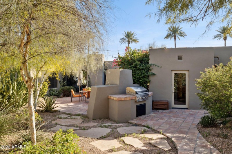 71-web-or-mls-146-e-mariposa-st