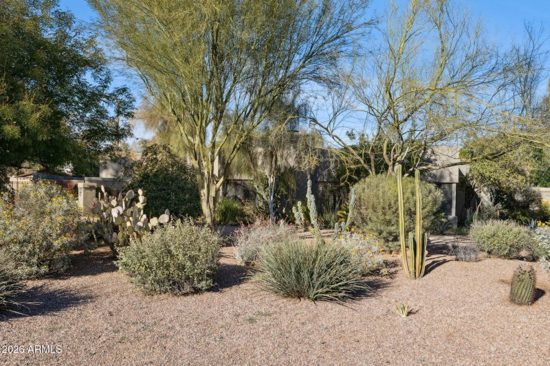 74-web-or-mls-146-e-mariposa-st