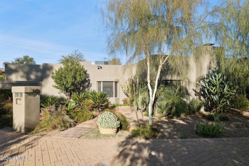 76-web-or-mls-146-e-mariposa-st