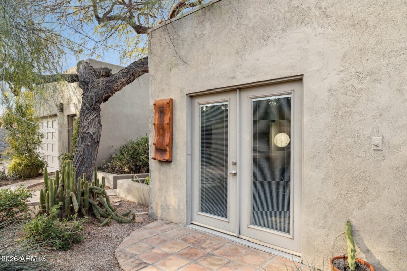 78-web-or-mls-146-e-mariposa-st