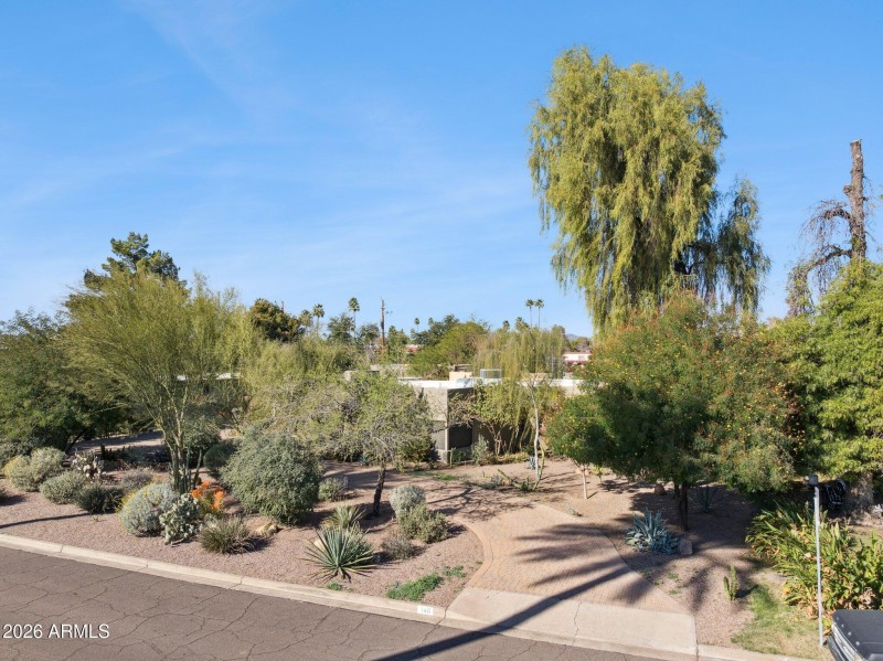 81-web-or-mls-146-e-mariposa-st