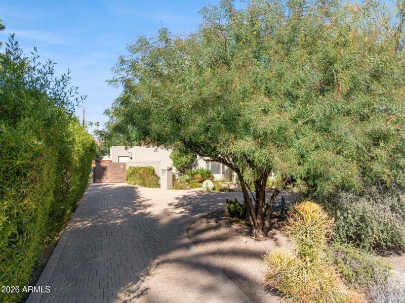 84-web-or-mls-146-e-mariposa-st