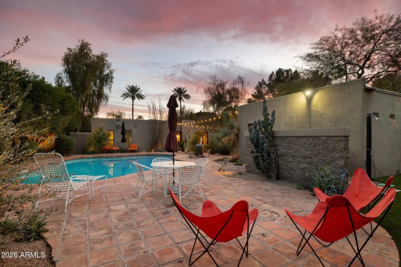 93-web-or-mls-146-e-mariposa-st