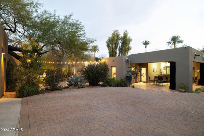 97-web-or-mls-146-e-mariposa-st