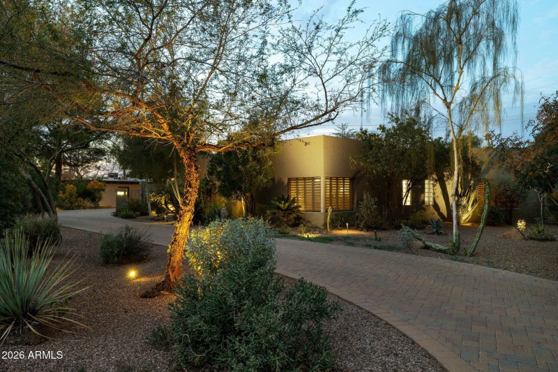 99-web-or-mls-146-e-mariposa-st