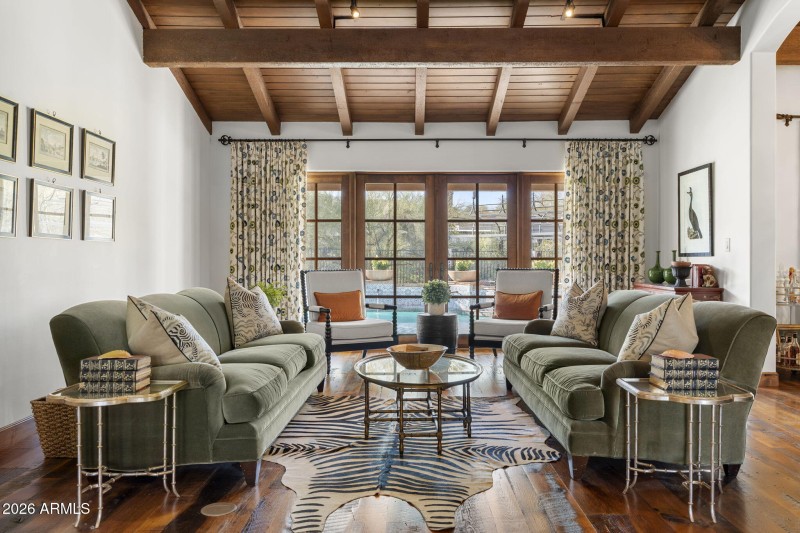 Living Room-Ceiling Detail