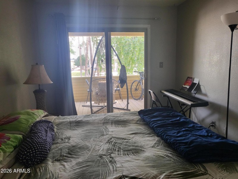 EXIT TO COV. BALCONY