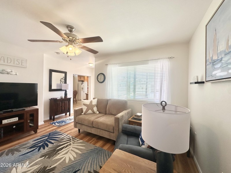 LARGE WINDOW IN AZ ROOM