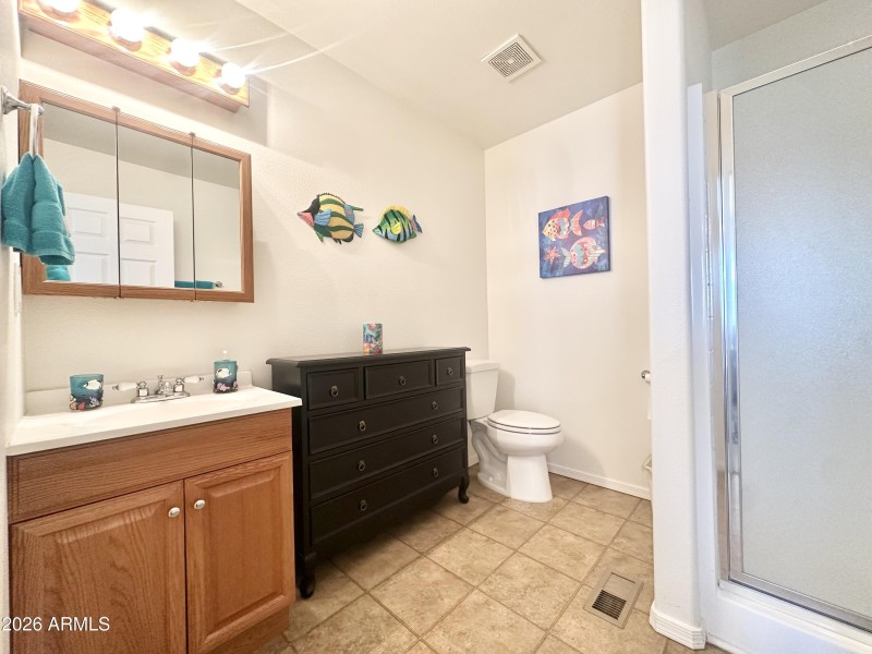 WOW! GRAND AZ ROOM BATHROOM