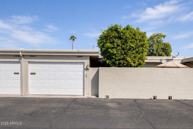 1 car garage - Boswell