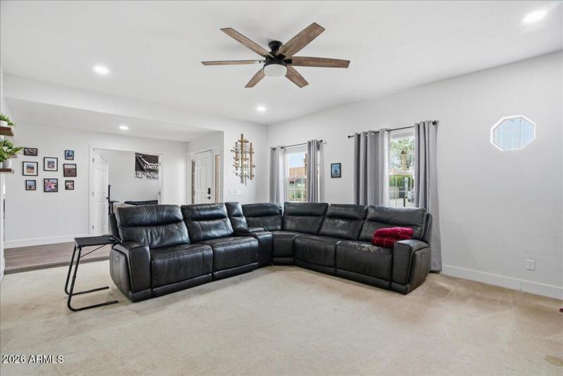 15-12627 S 38th Pl_RedHogMedia