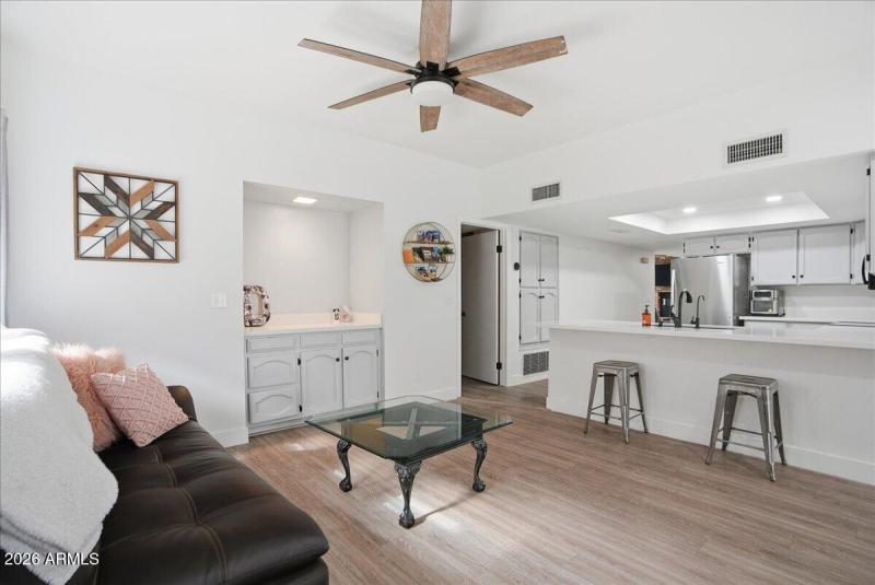 20-12627 S 38th Pl_RedHogMedia