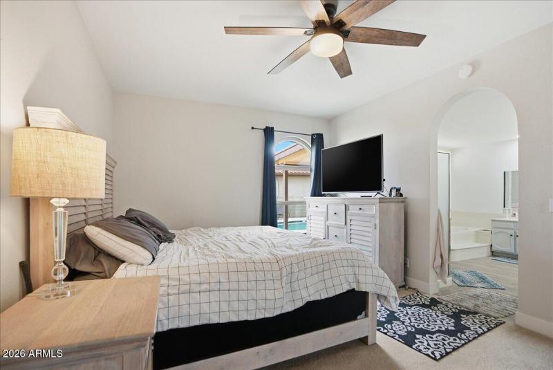 24-12627 S 38th Pl_RedHogMedia