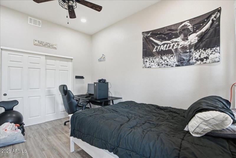 35-12627 S 38th Pl_RedHogMedia