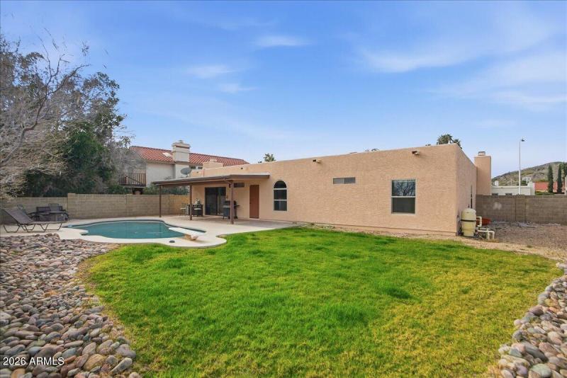 44-12627 S 38th Pl_RedHogMedia