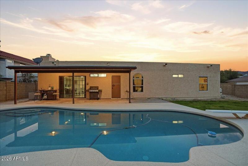 48-12627 S 38th Pl_RedHogMedia