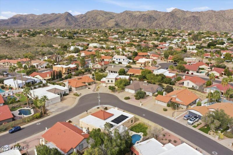 57-12627 S 38th Pl_RedHogMedia