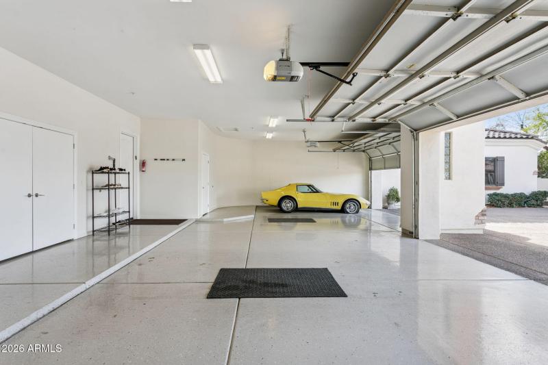 Oversized 1100 + sq. ft. Garage