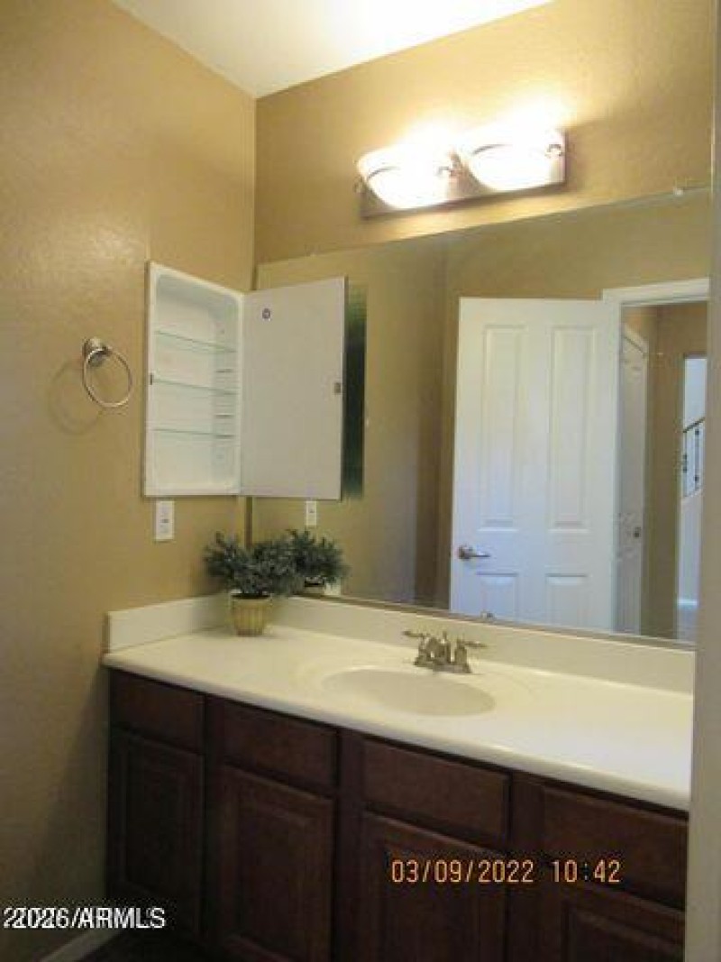 better look at downstairs bathroom