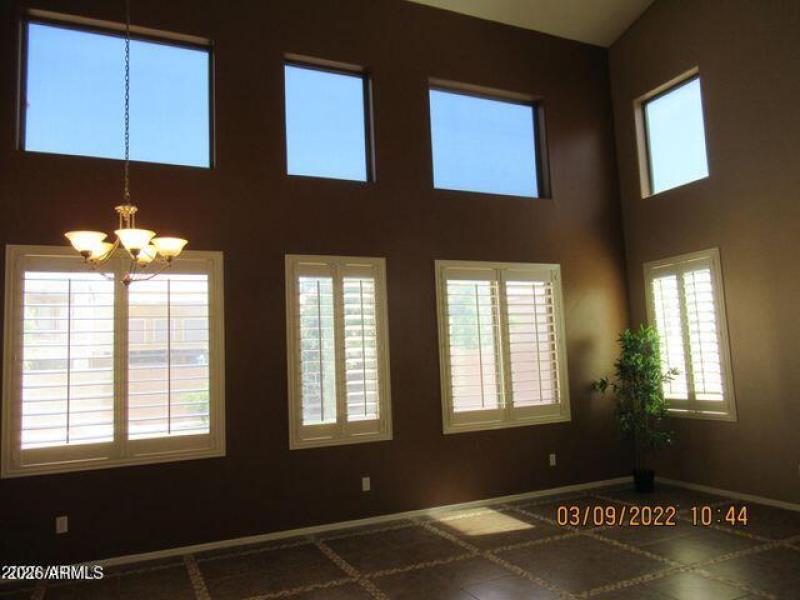 back to breathtaking formal dining & liv