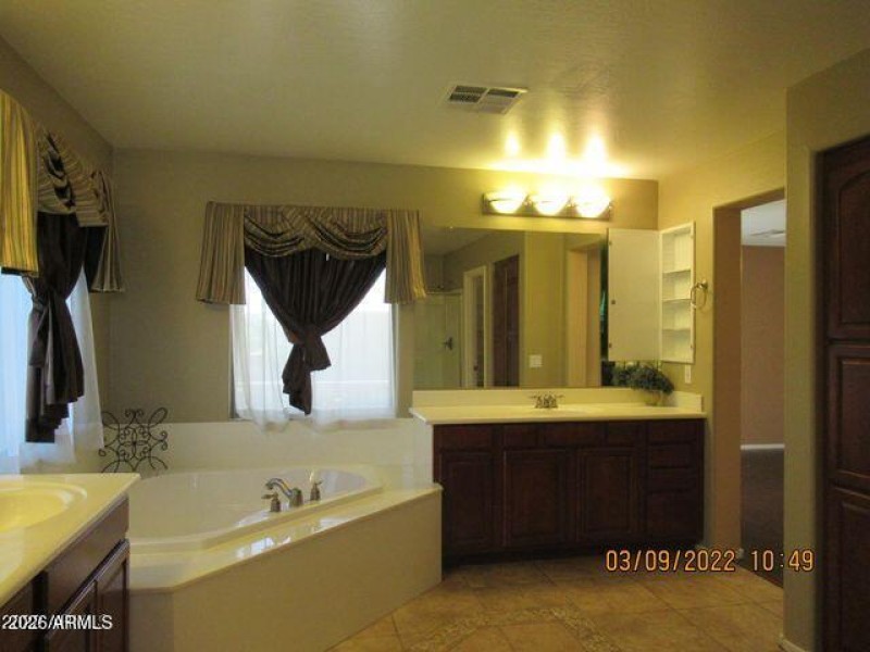 spa like master bathroom