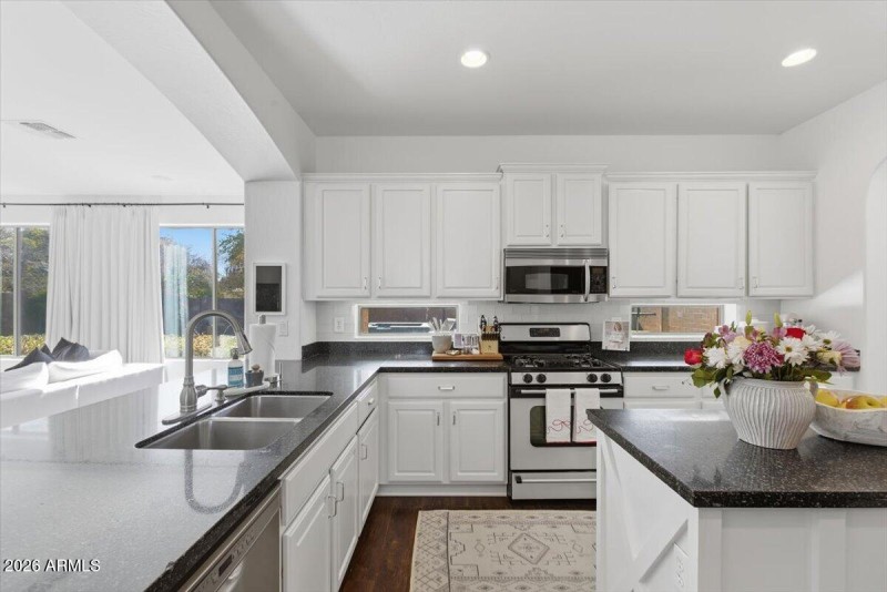 Clean look with trendy hardware